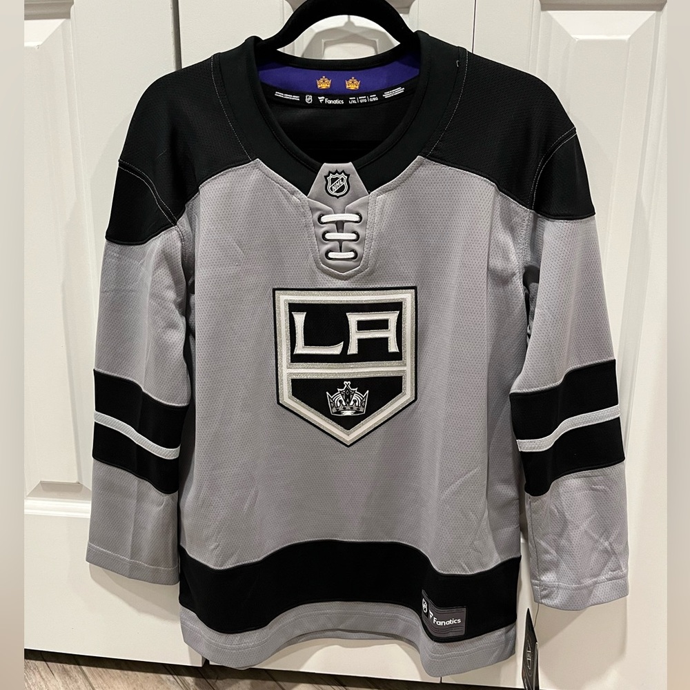 LA Kings Alternate jersey - New with tags-youth L/XL
